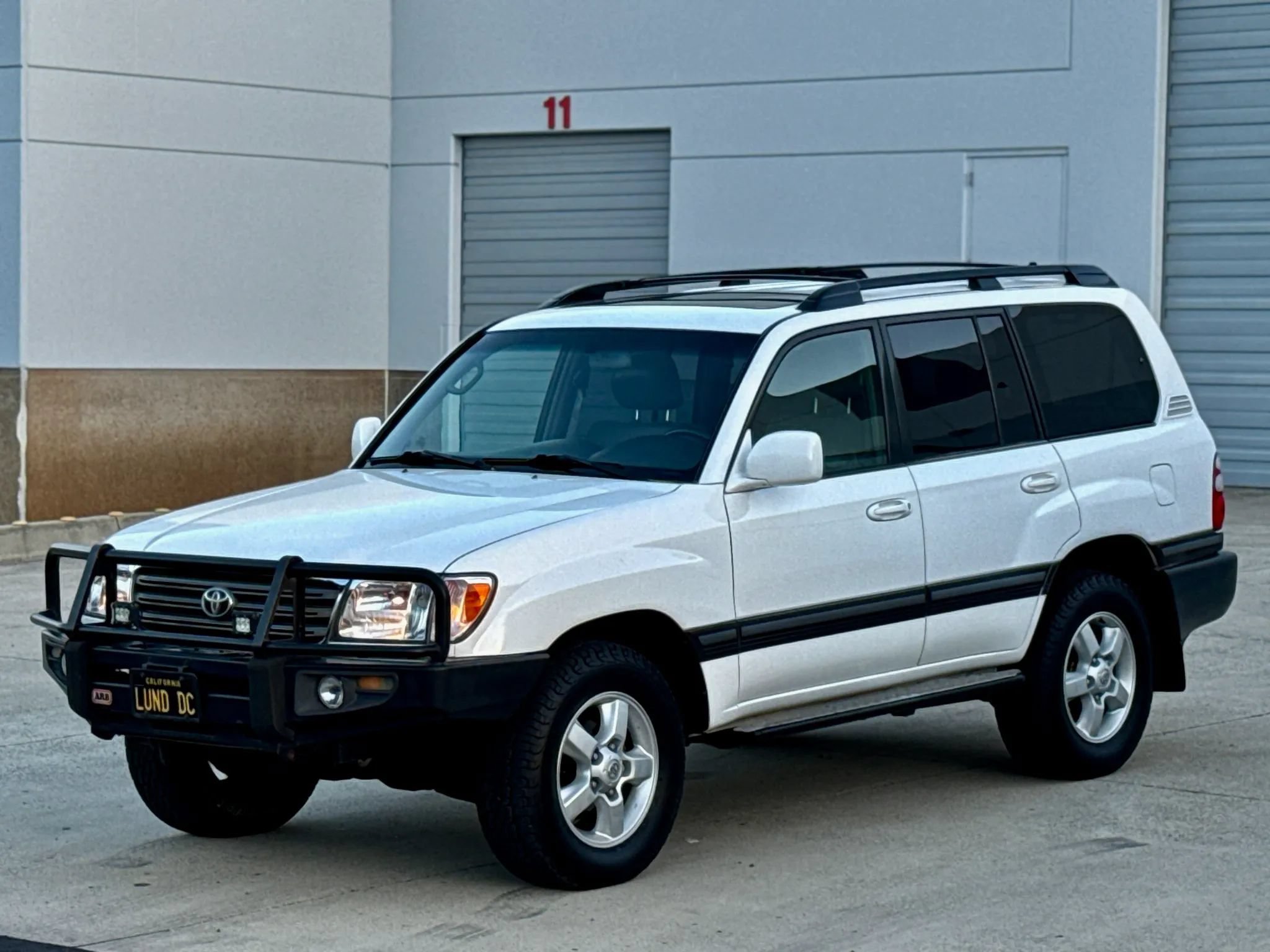 Used 2005 Toyota Land Cruiser w/ Convenience Pkg AWD/4WD image 4
