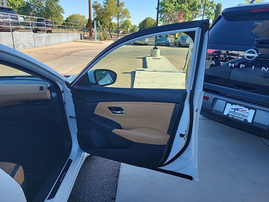Used 2023 Nissan Sentra SV w/ SV Premium Package FWD image 17