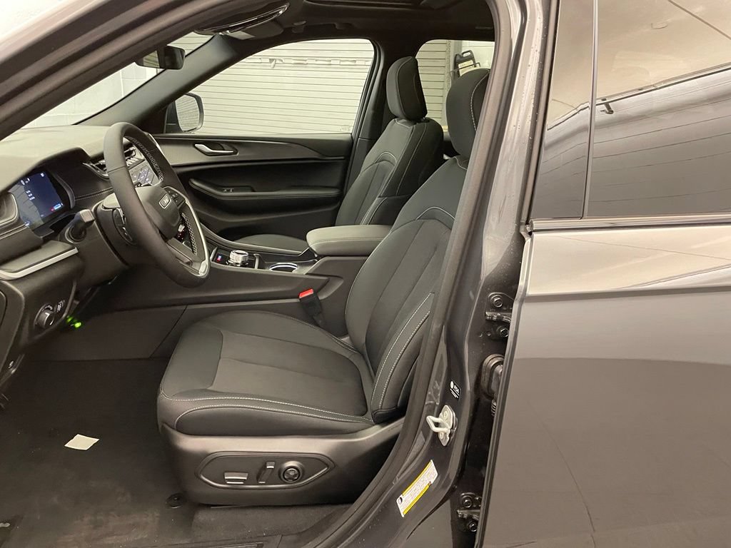 New 2026 Jeep Grand Cherokee Laredo X AWD/4WD image 15