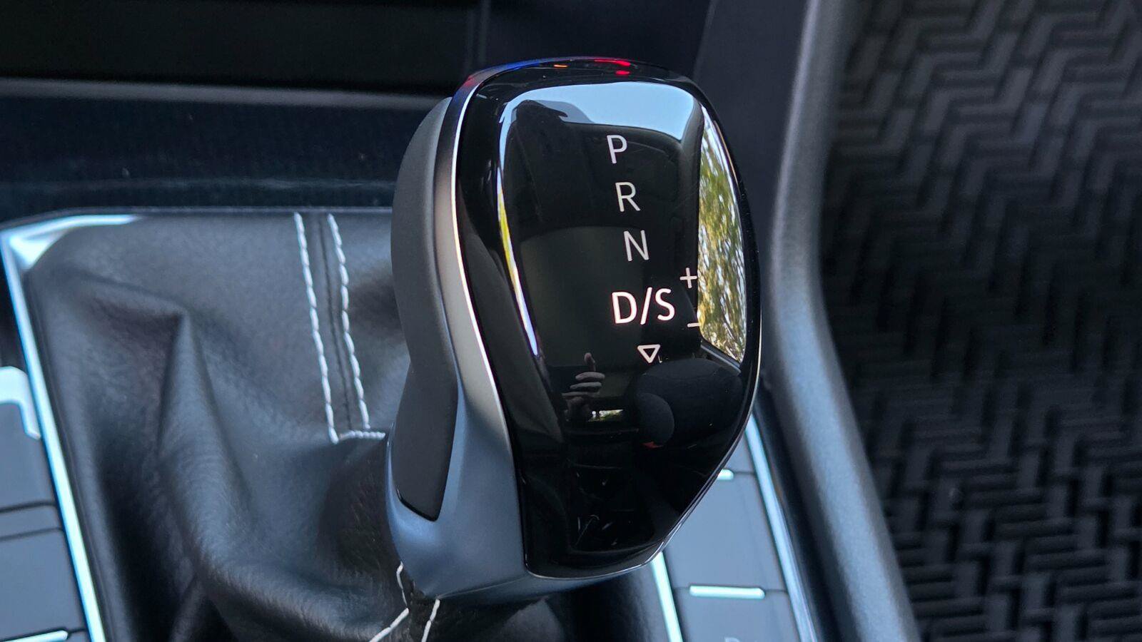 New 2027 Volkswagen Taos SE FWD image 36