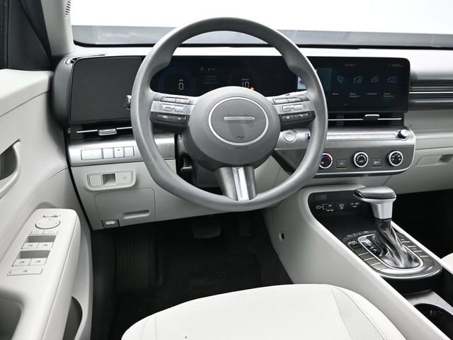 Used 2025 Hyundai Kona SE image 12