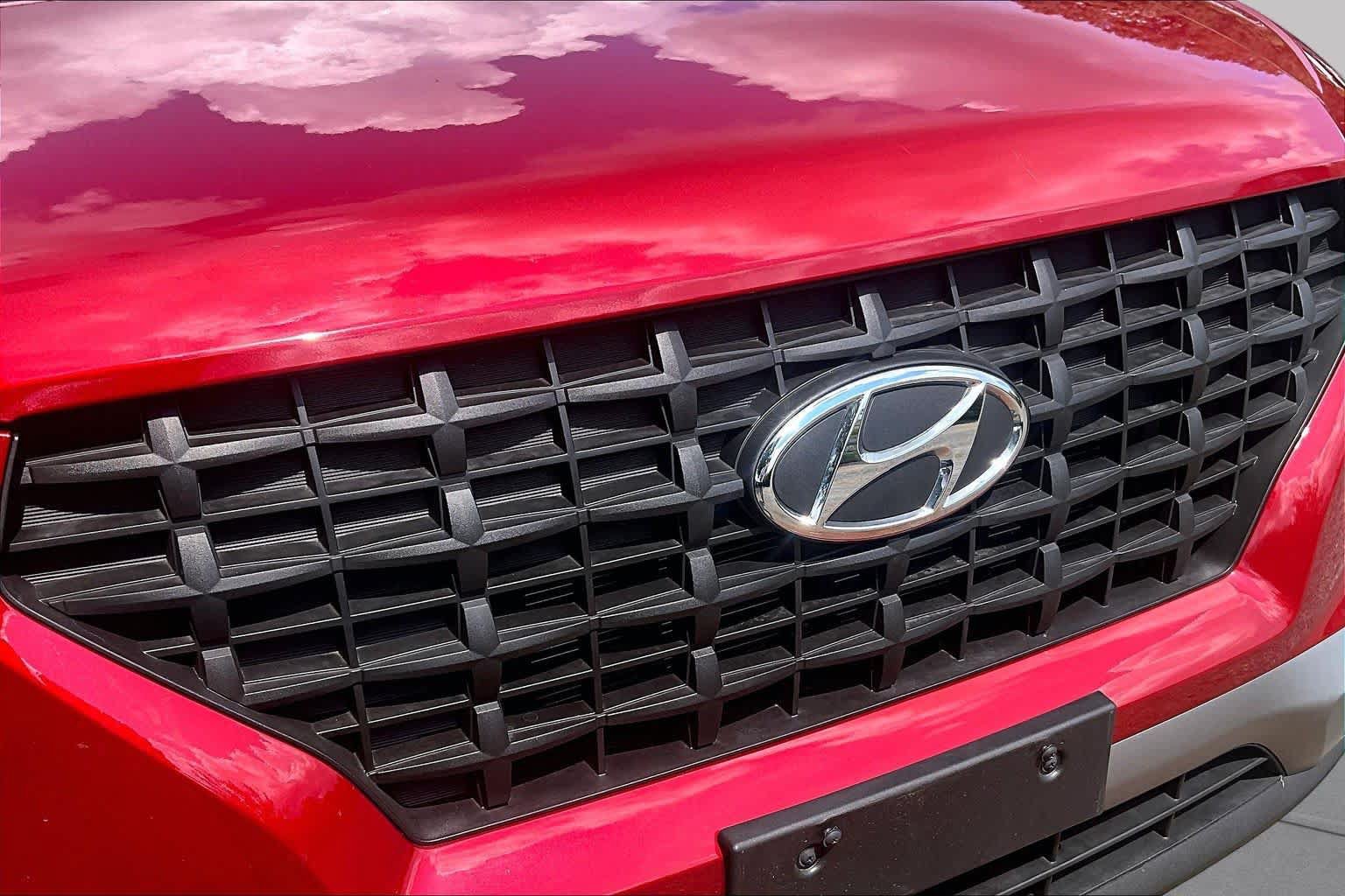 Used 2025 Hyundai Venue SE FWD image 30