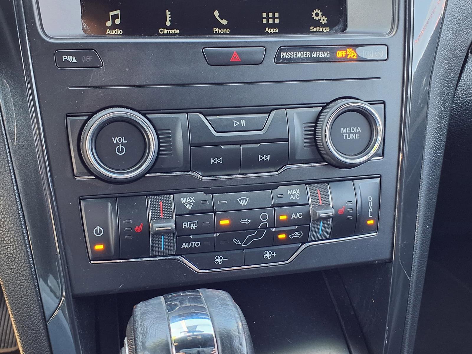 Used 2018 Ford Explorer XLT w/ Equipment Group 202A FWD image 13