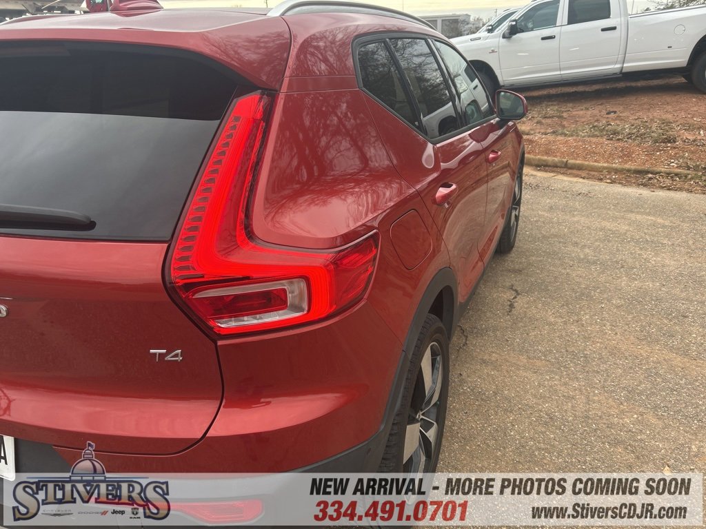 Used 2019 Volvo XC40 T4 Momentum image 7