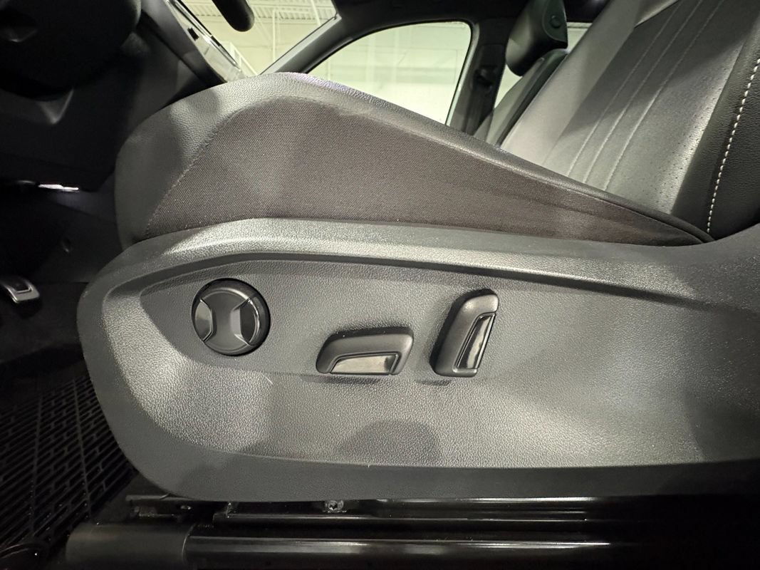 Used 2022 Volkswagen Tiguan SE R-Line AWD/4WD image 11