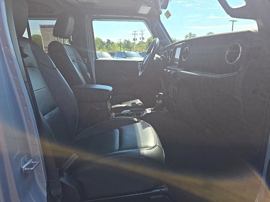 Used 2022 Jeep Wrangler Unlimited Sahara w/ Dual Top Group image 34