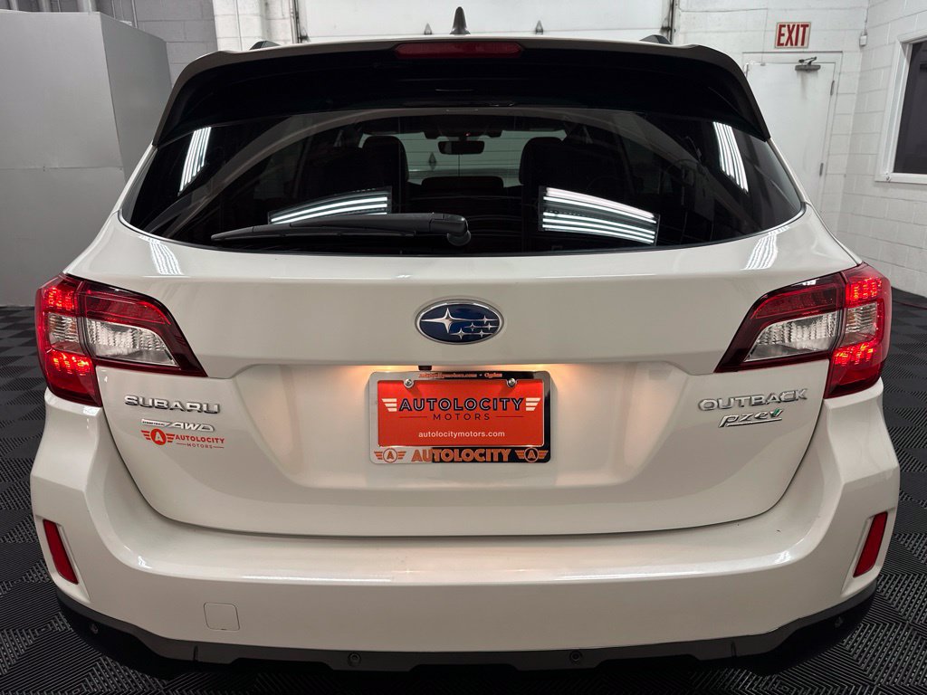 Used 2017 Subaru Outback 2.5i Touring AWD/4WD image 8
