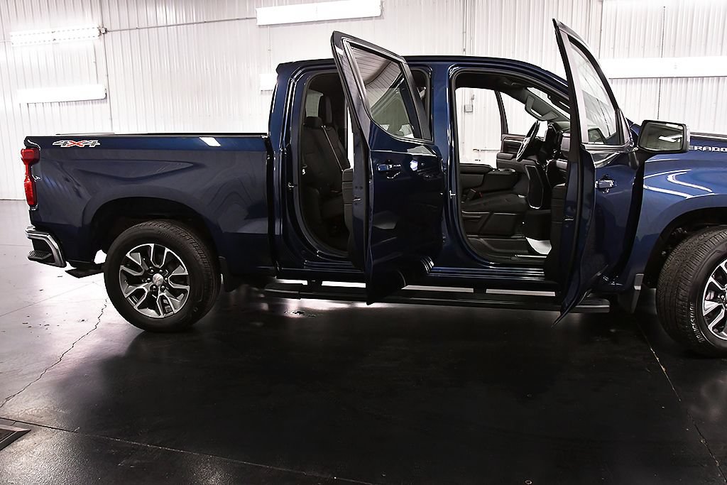 Used 2023 Chevrolet Silverado 1500 LT AWD/4WD image 30