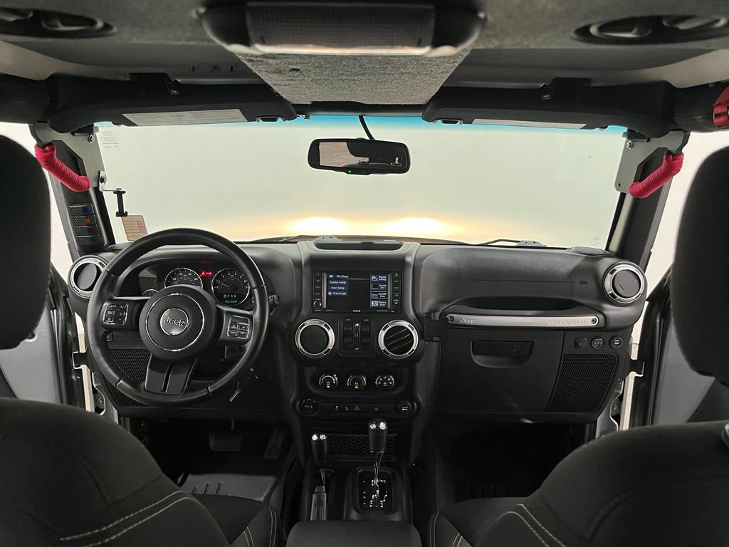 Used 2015 Jeep Wrangler Unlimited Rubicon w/ Connectivity Group AWD/4WD image 19