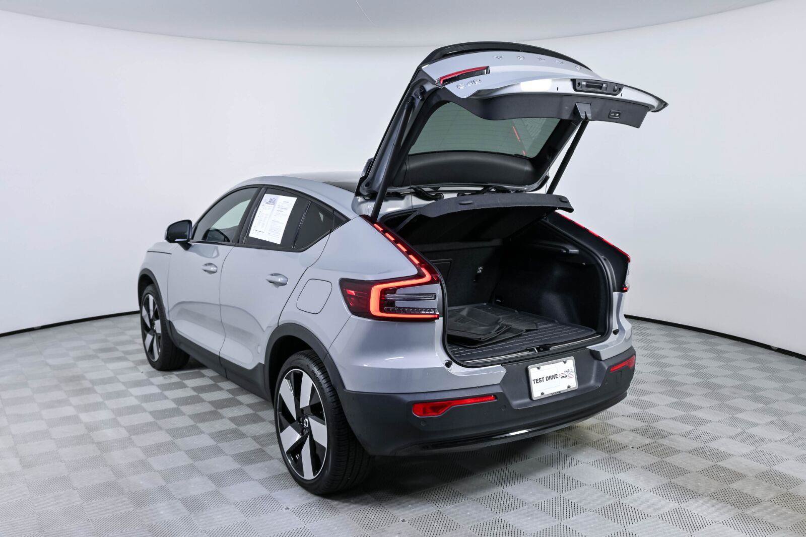 Certified 2024 Volvo C40 P8 Recharge Plus w/ Climate Package AWD/4WD image 31