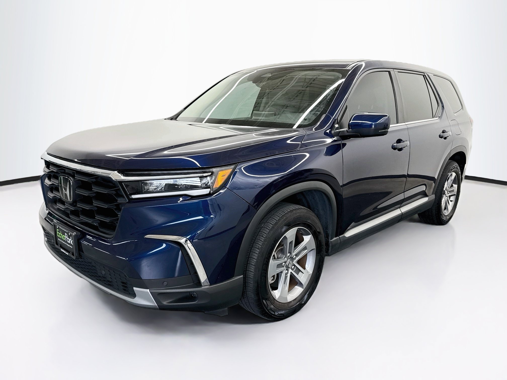 Used 2025 Honda Pilot EX-L image 3