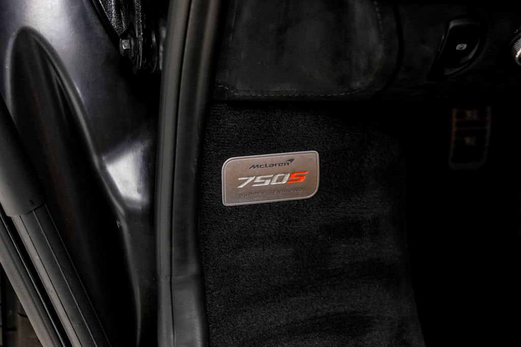 Used 2026 McLaren 750S Spider RWD image 32