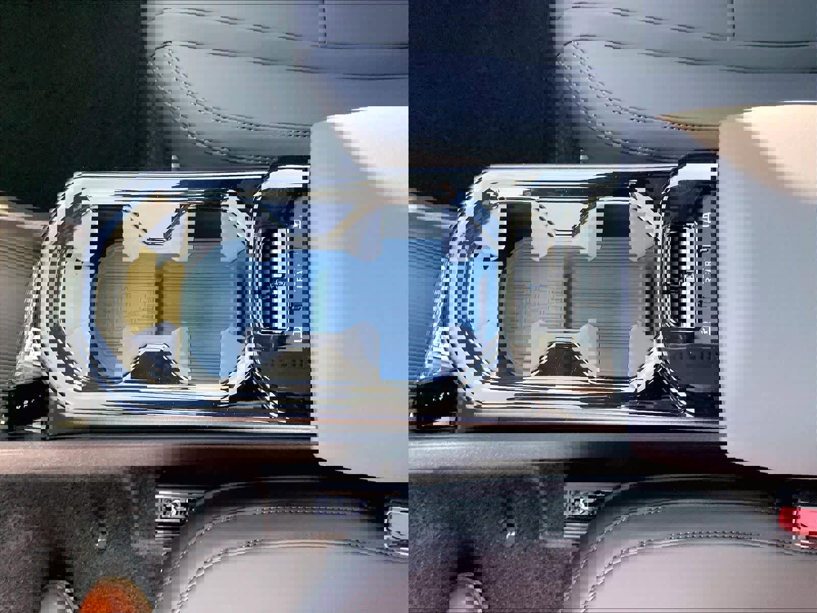 New 2025 Volvo EX30 Plus w/ Protection Package Premier image 10