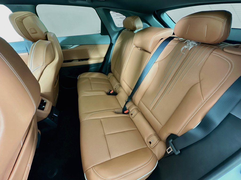 New 2027 Cadillac Optiq Premium Luxury w/ LPO, Floor Liner Package AWD/4WD image 31