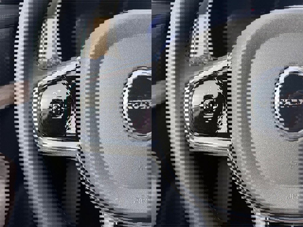 New 2026 Volvo XC90 B6 Plus w/ Protection Package Premier image 12