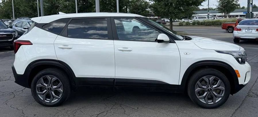 Used 2024 Kia Seltos LX AWD/4WD image 8