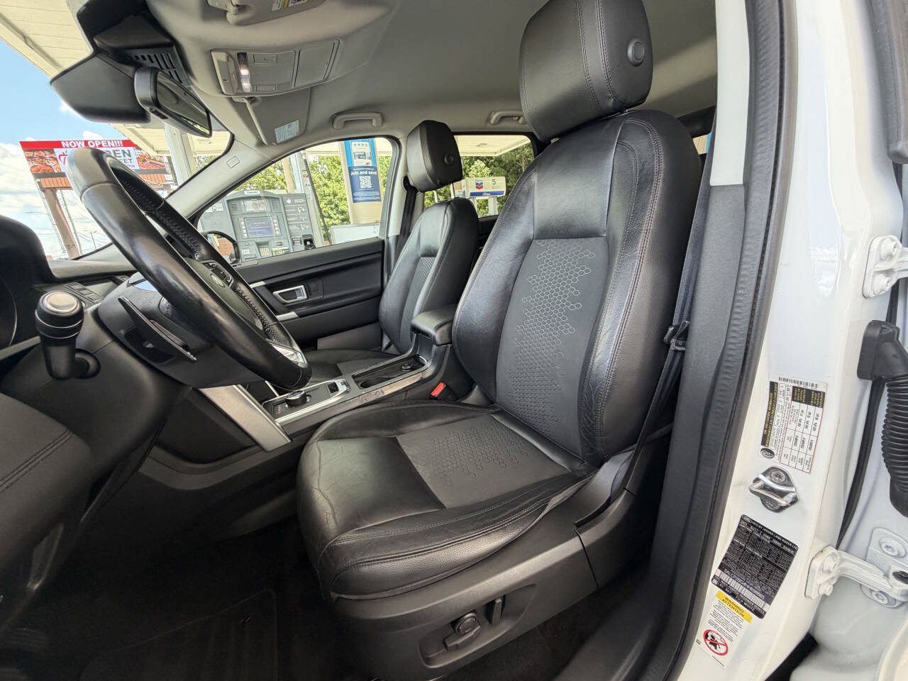 Used 2017 Land Rover Discovery Sport SE AWD/4WD image 6