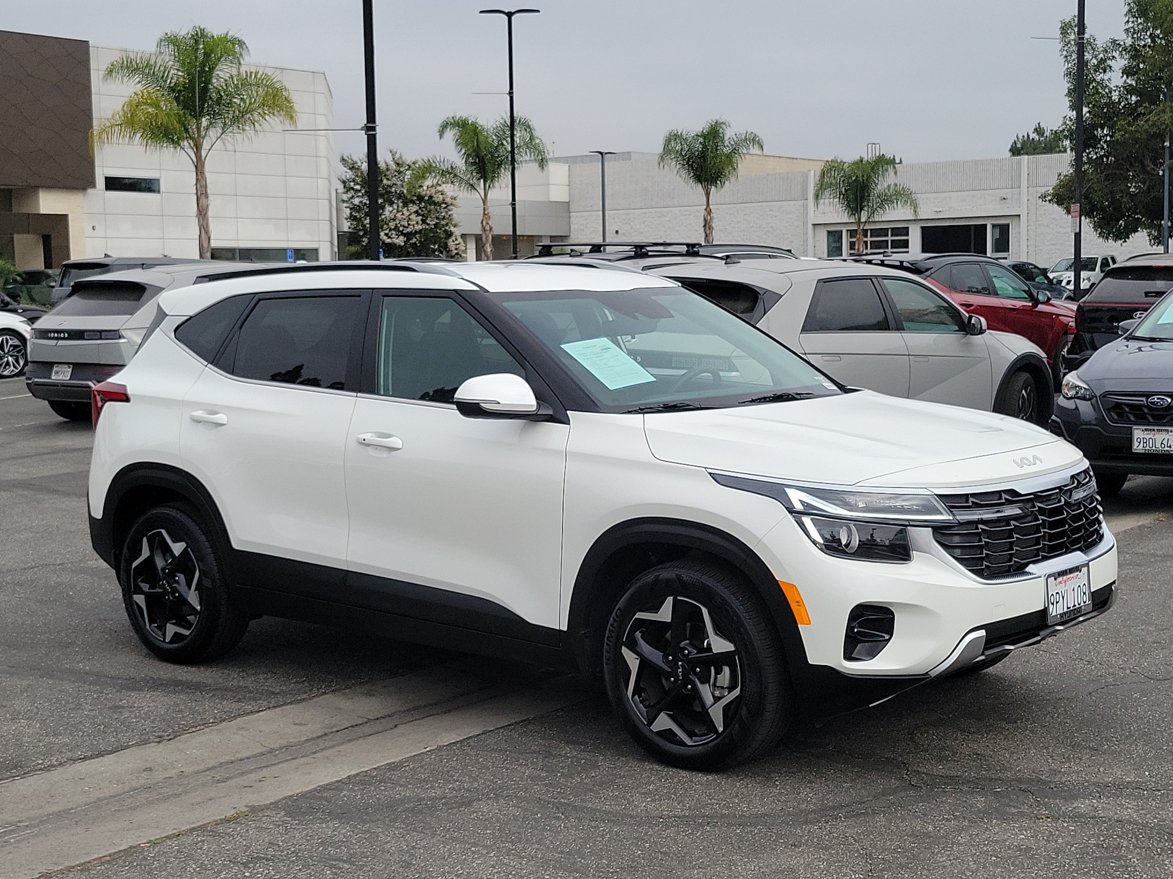 Used 2025 Kia Seltos EX FWD image 26
