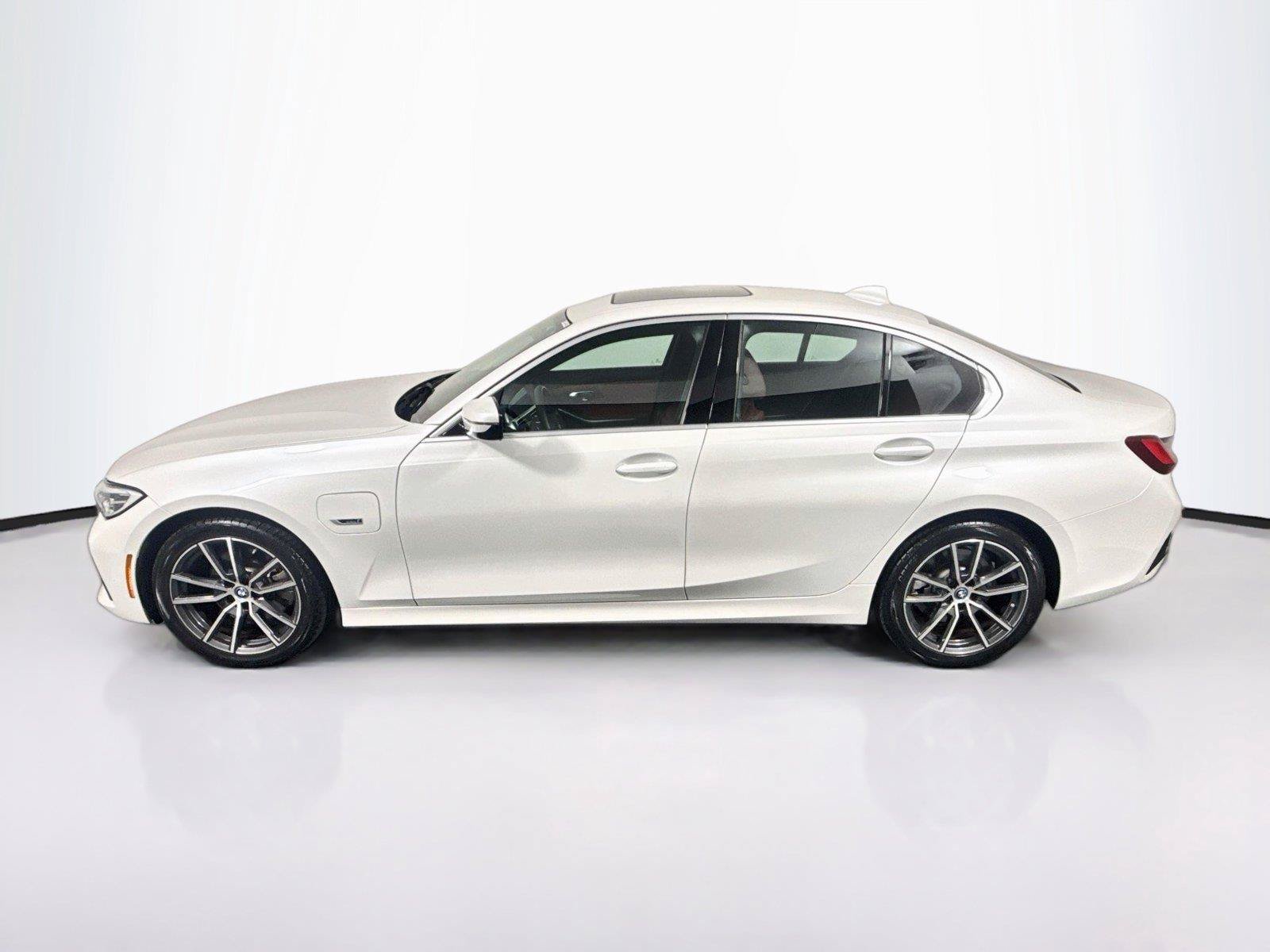 Used 2022 BMW 330e w/ Driving Assistance Package RWD image 2