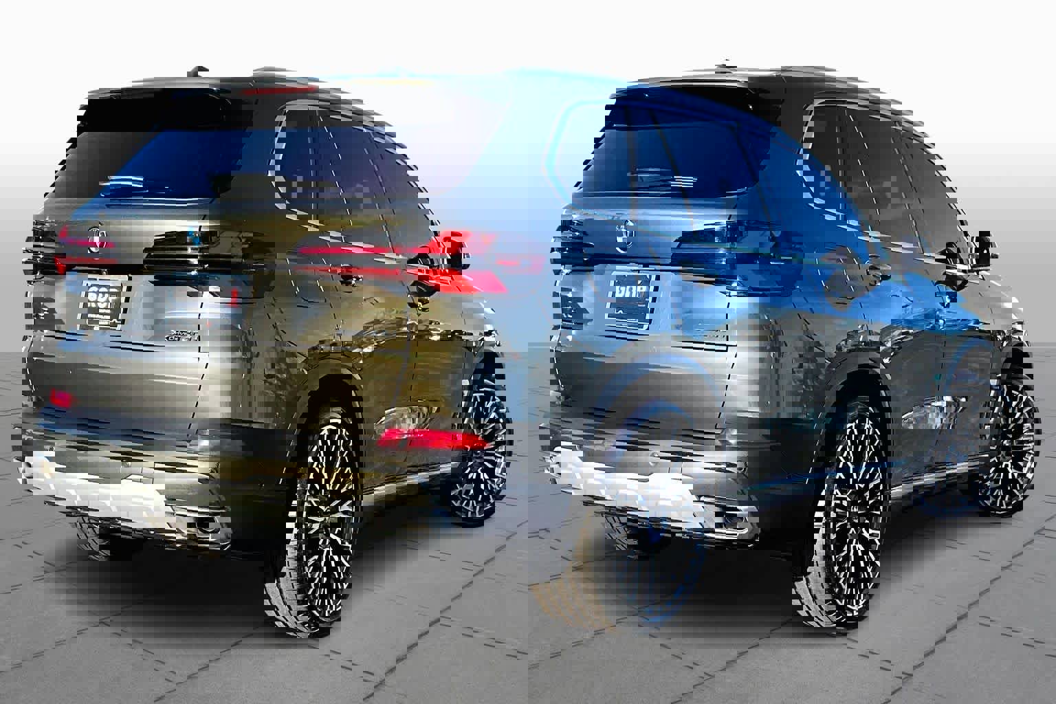 Used 2024 BMW X5 xDrive40i w/ Parking Assistance Package image 14