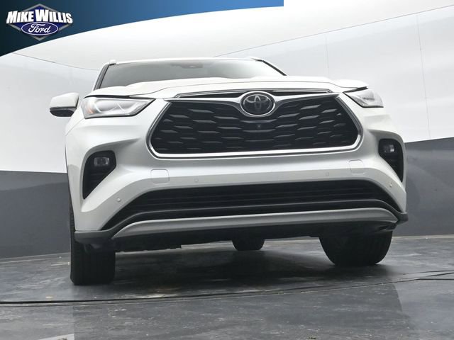 Used 2020 Toyota Highlander Platinum FWD image 18