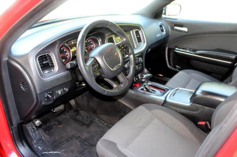 Used 2018 Dodge Charger SXT image 10