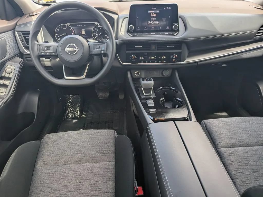 Certified 2023 Nissan Rogue SV FWD image 17