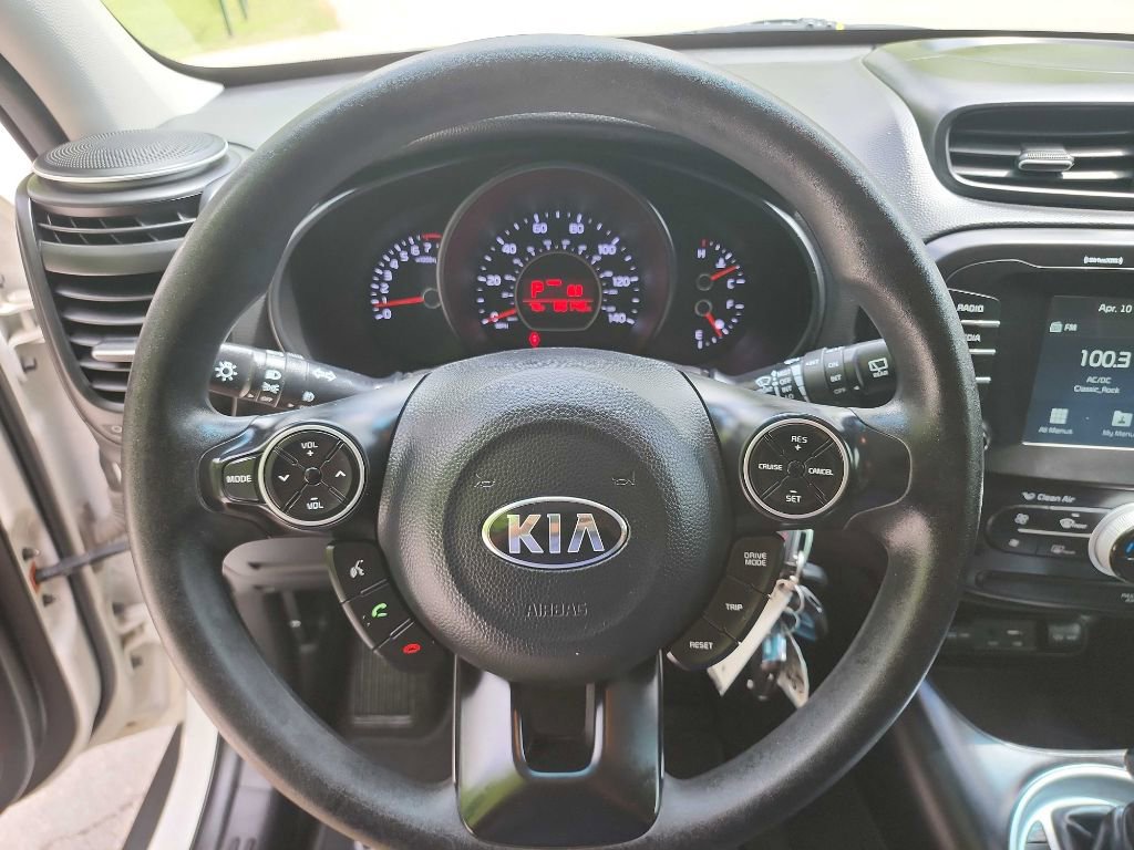 Used 2019 Kia Soul + image 16