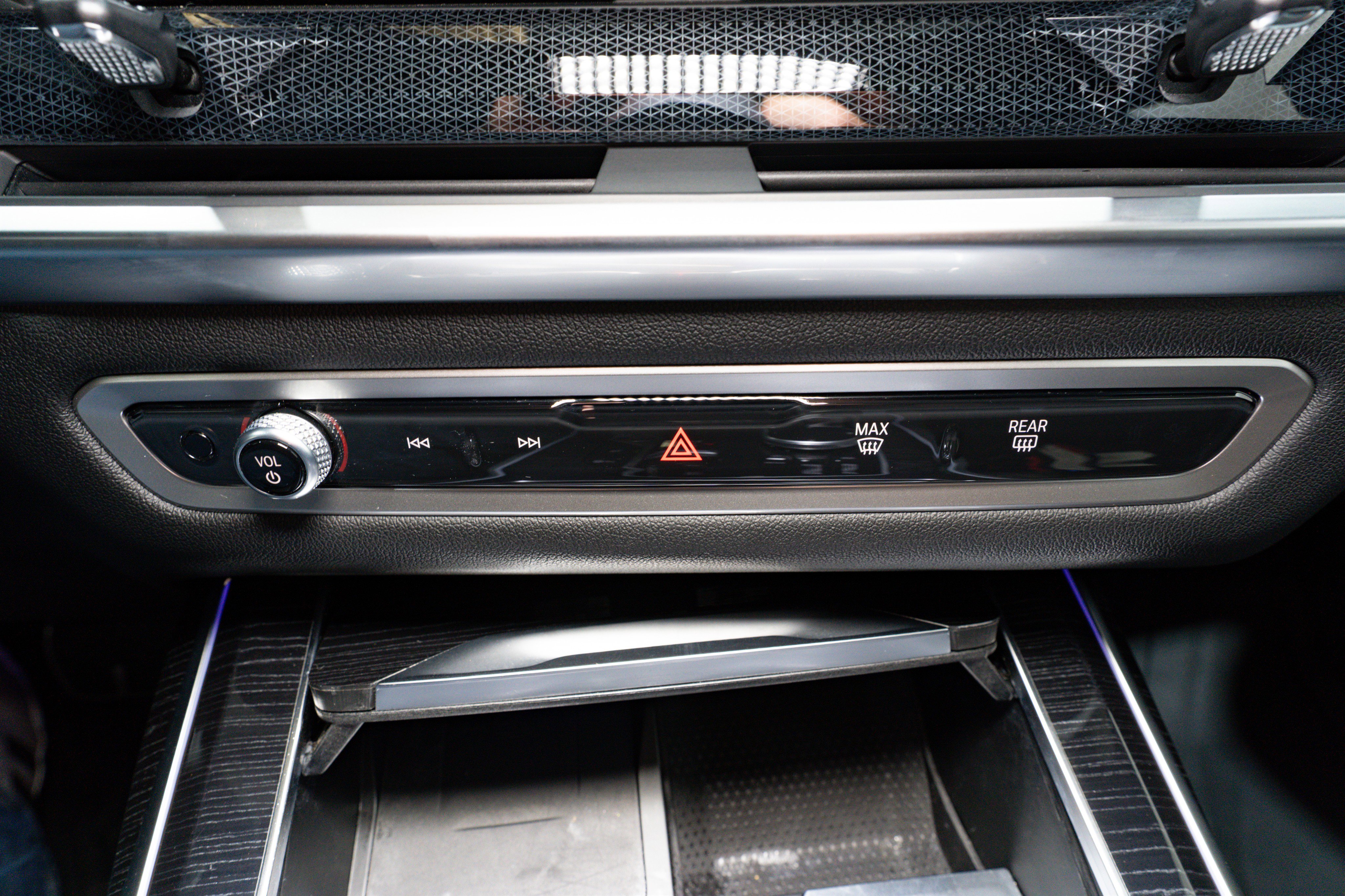 Used 2024 BMW X7 xDrive40i w/ M Sport Package image 23