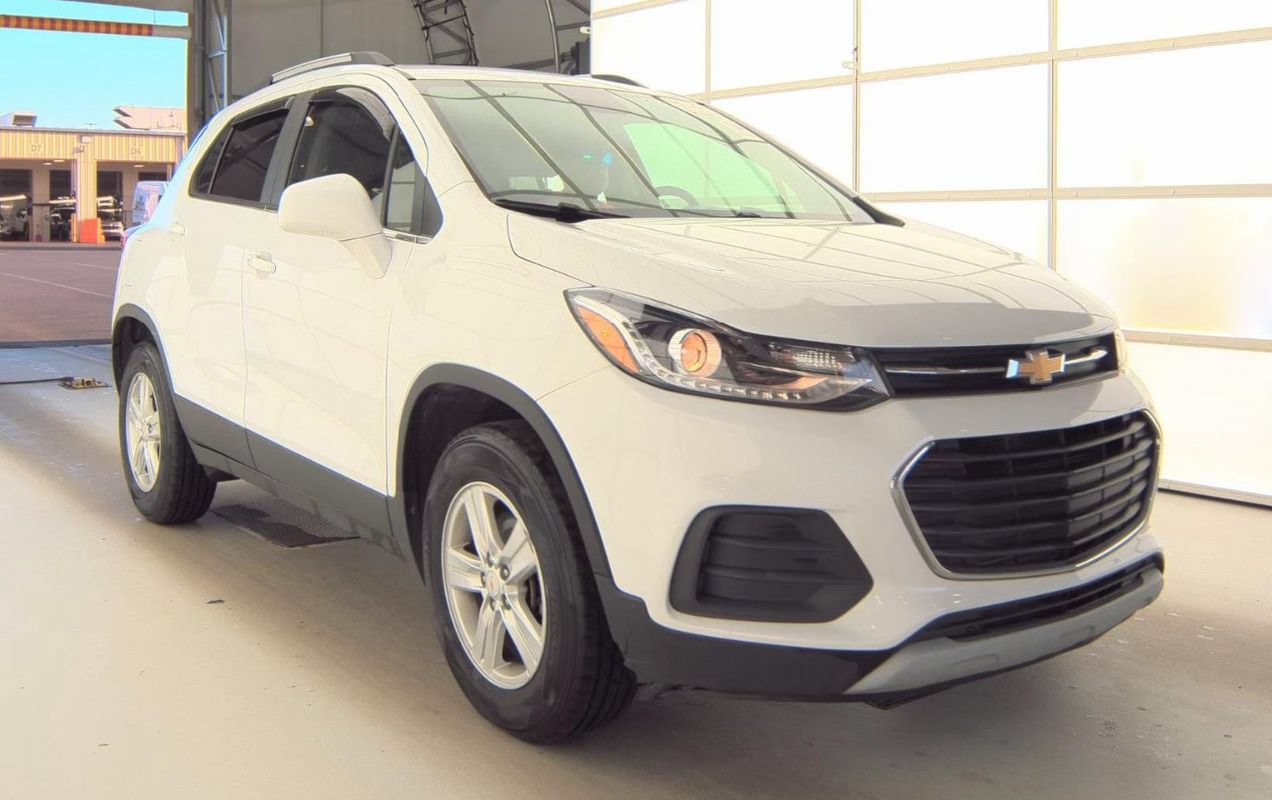 Used 2020 Chevrolet Trax LT w/ LT Convenience Package AWD/4WD image 3