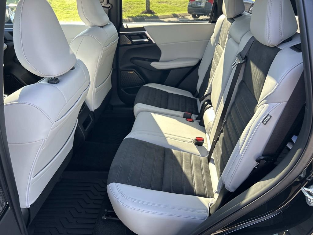 New 2025 Mitsubishi Outlander SE image 19