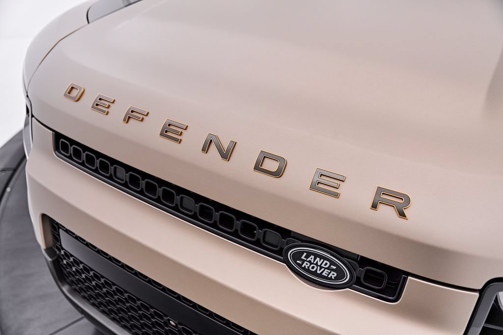 Used 2025 Land Rover Defender 110 AWD/4WD image 26