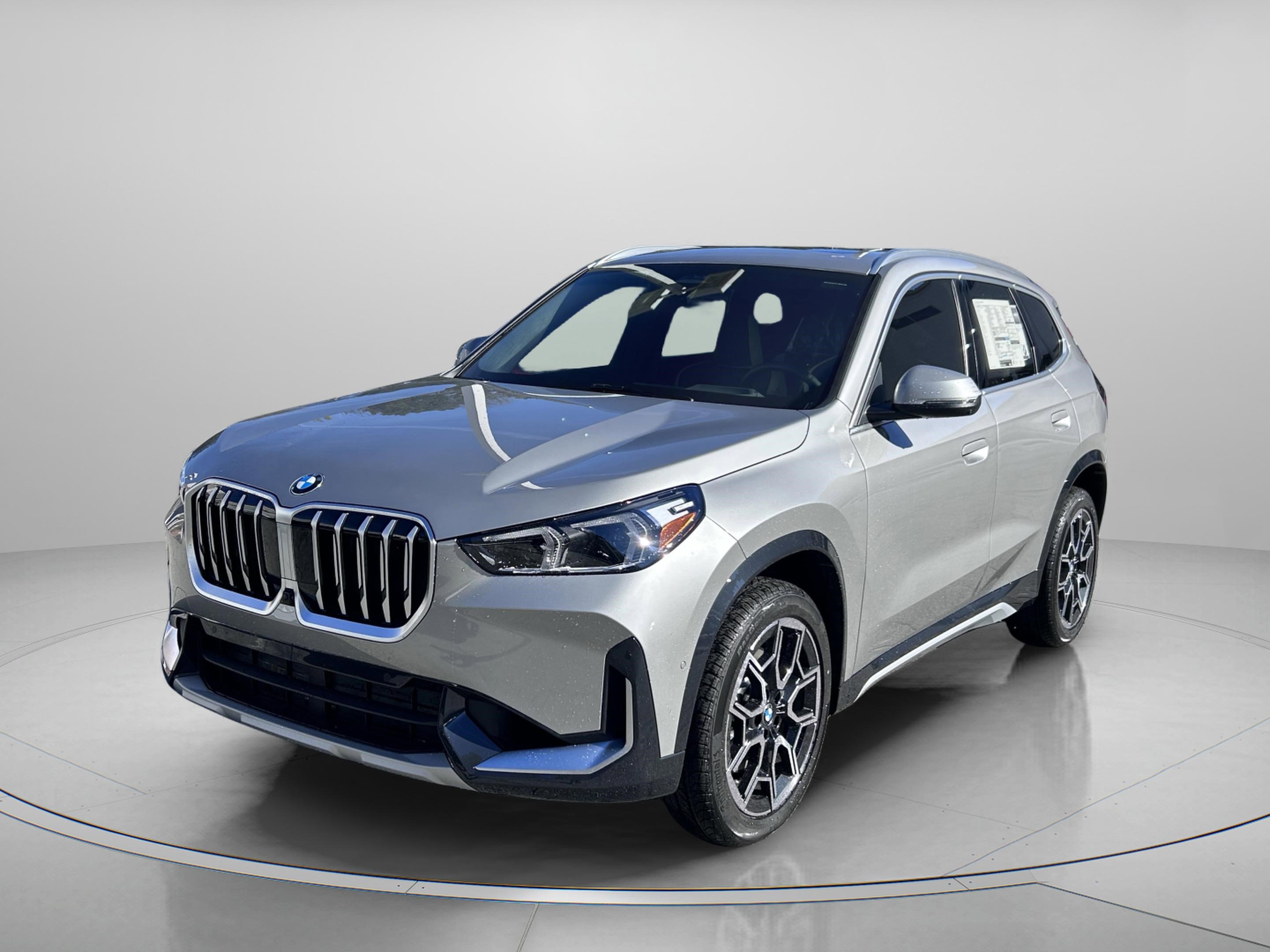 Used 2026 BMW X1 xDrive28i w/ Technology Package image 2