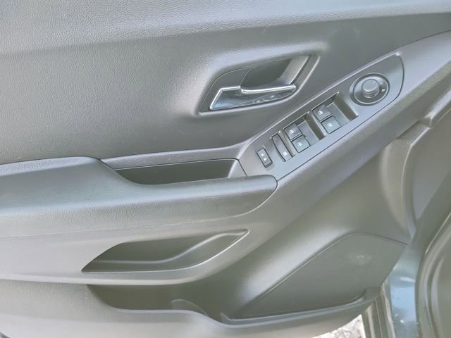 Used 2021 Chevrolet Trax LT w/ Driver Confidence Package image 24
