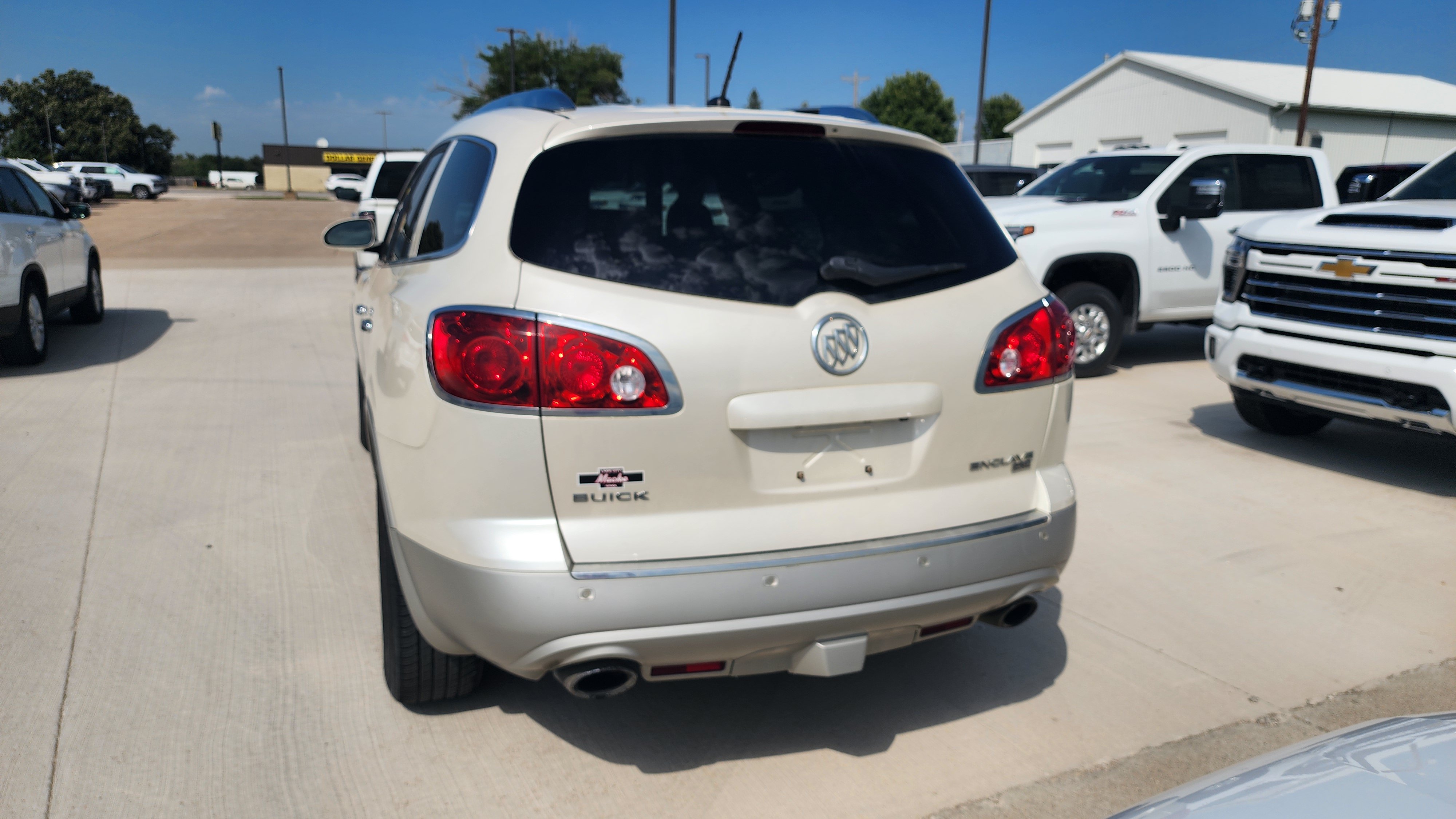 Used 2009 Buick Enclave CXL w/ Driver Confidence Package FWD image 4