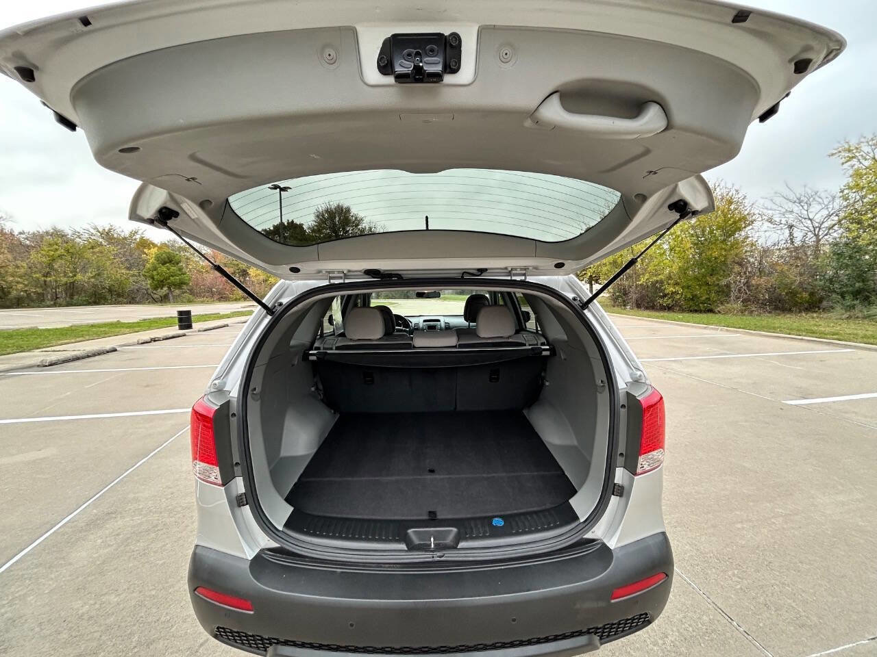 Used 2013 Kia Sorento LX w/ Convenience Pkg image 10