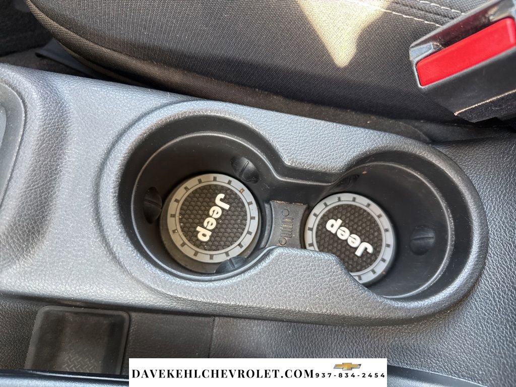 Used 2015 Jeep Wrangler Unlimited Sahara AWD/4WD image 16
