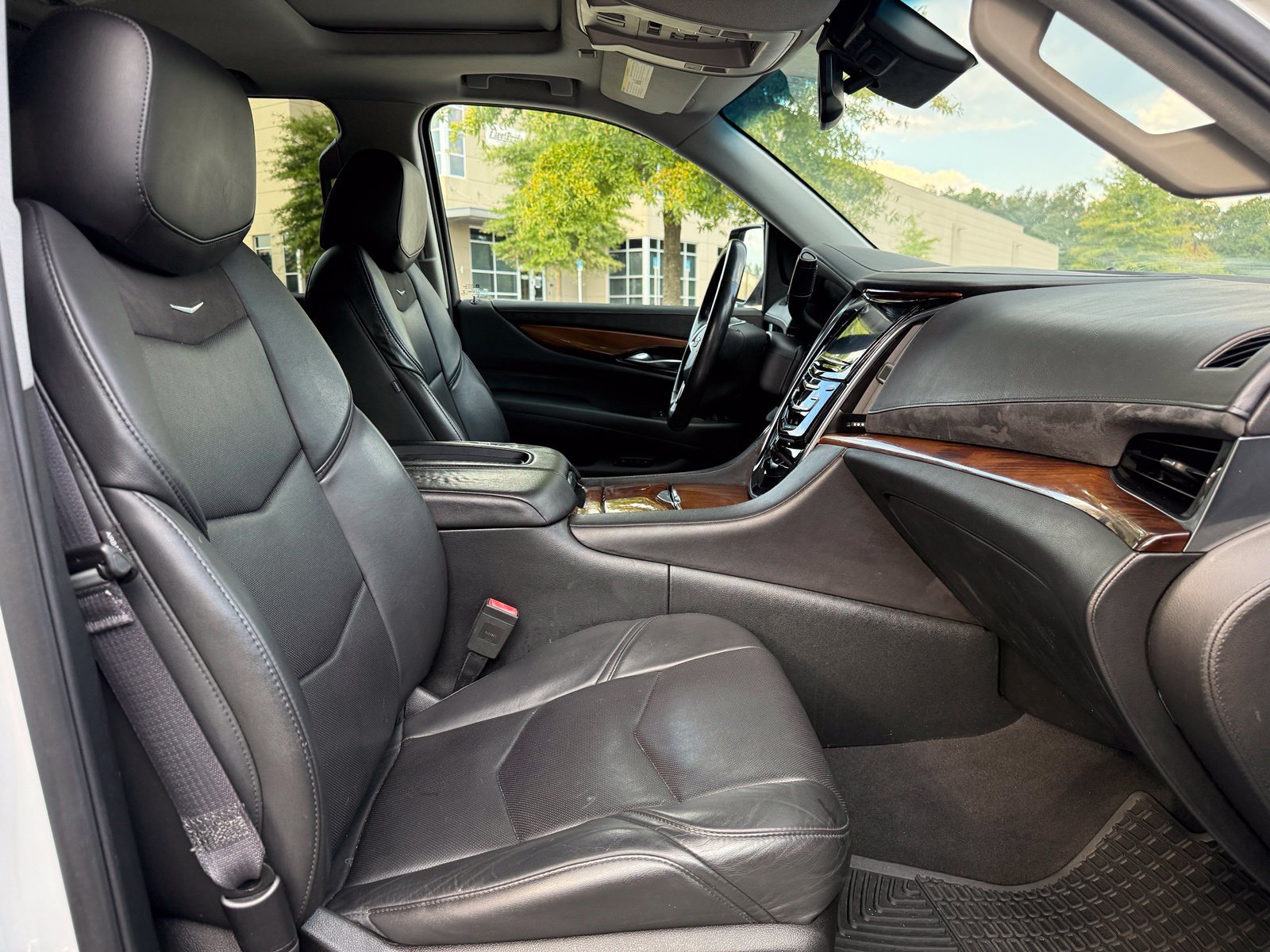 Used 2016 Cadillac Escalade Luxury AWD/4WD image 36