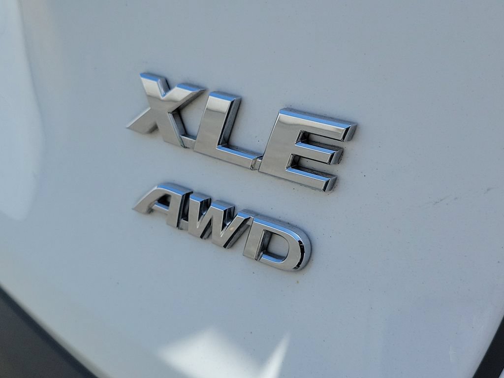 Used 2019 Toyota RAV4 XLE AWD/4WD image 8