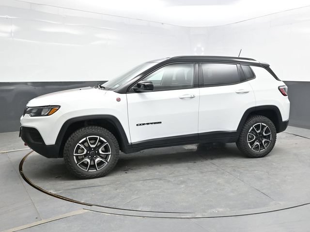Used 2025 Jeep Compass Trailhawk AWD/4WD image 3