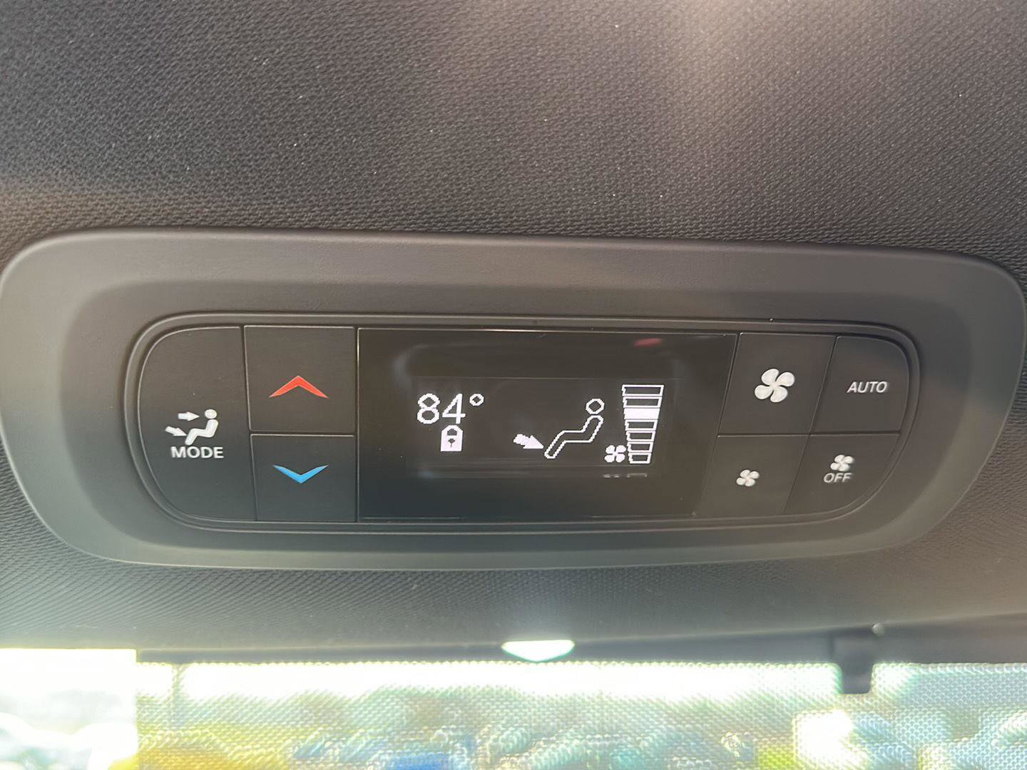 Used 2025 Chrysler Pacifica Select image 14