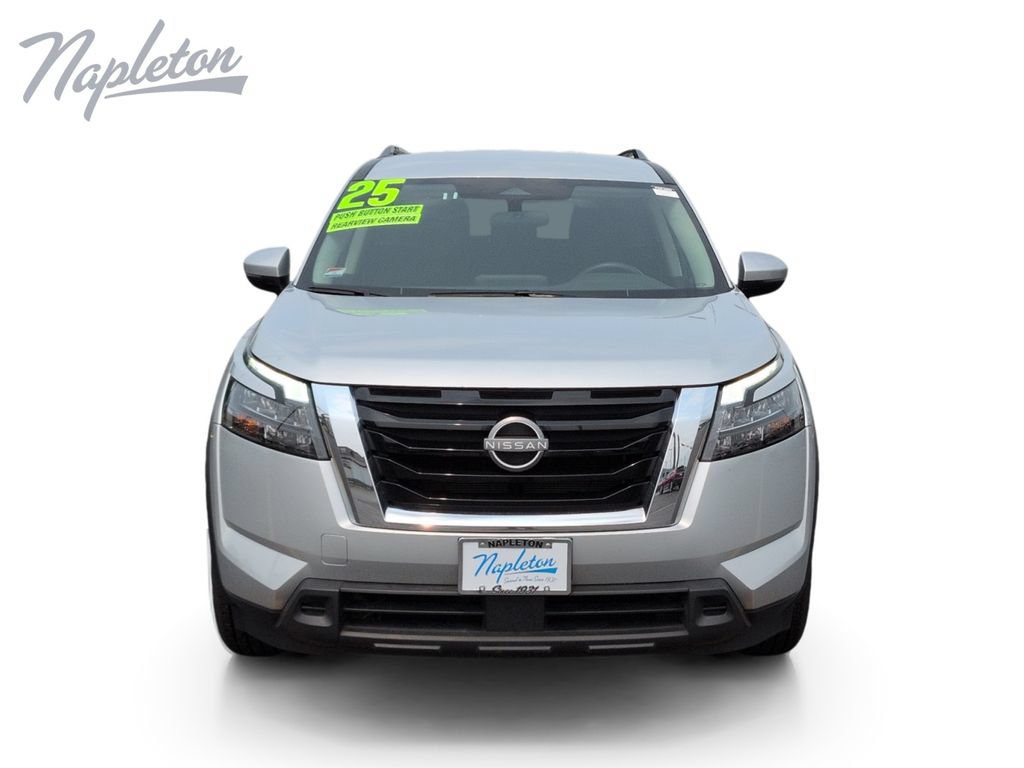 Used 2025 Nissan Pathfinder SV FWD image 9