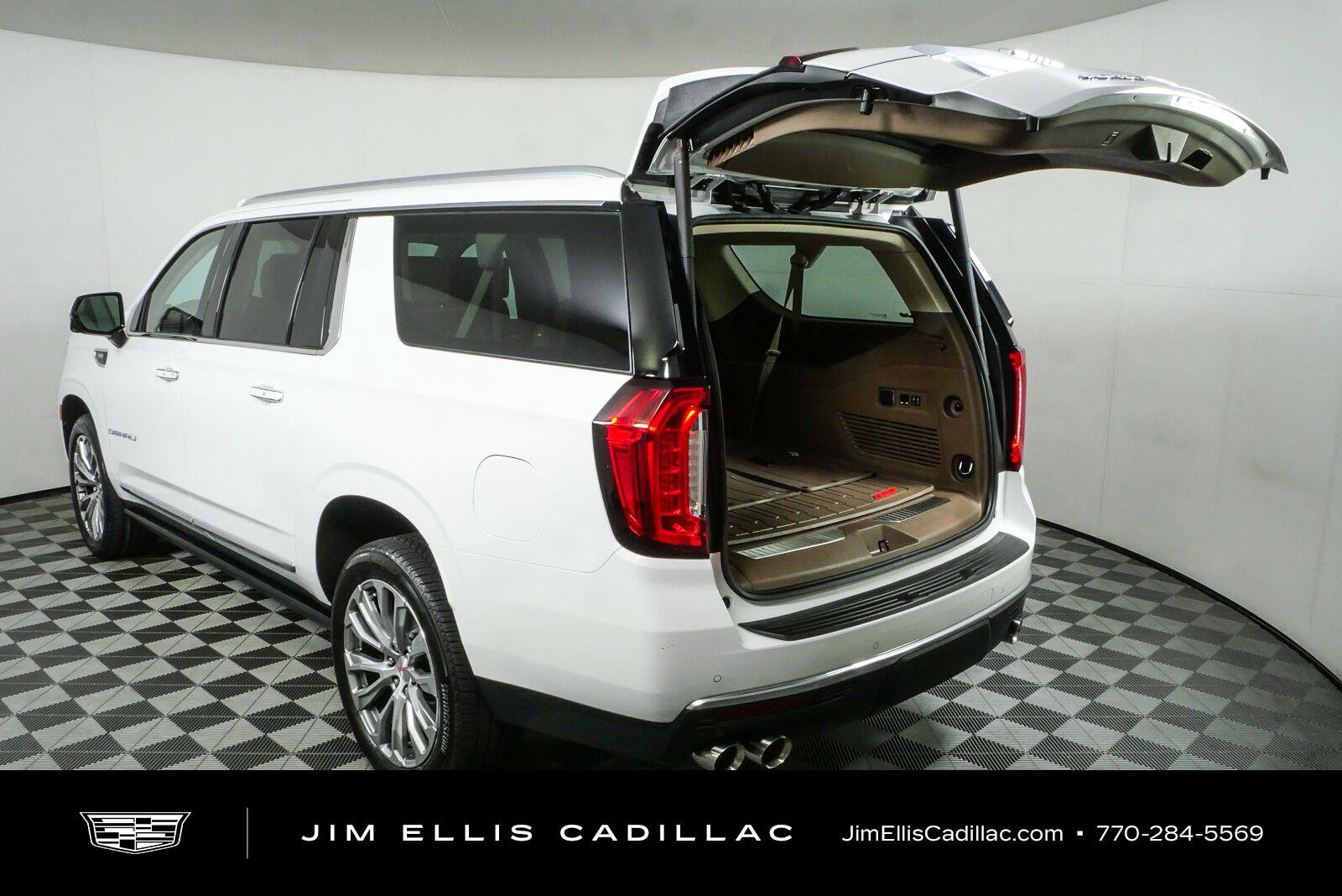 Used 2021 GMC Yukon XL Denali w/ Denali Premium Package RWD image 37