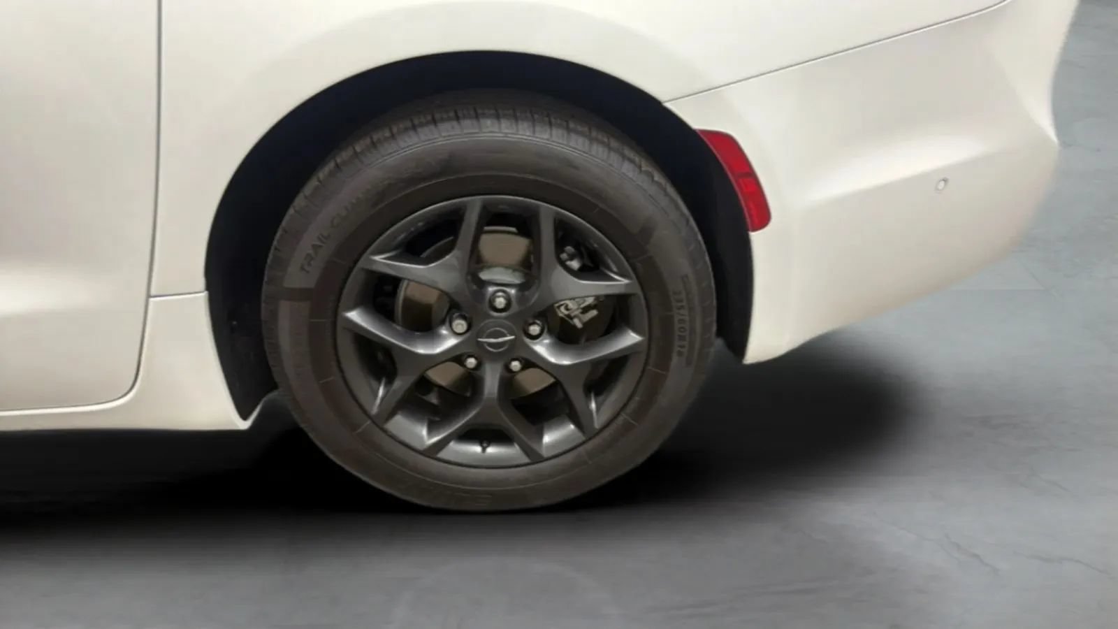 Used 2018 Chrysler Pacifica Limited w/ Advanced Safetytec Group FWD image 29