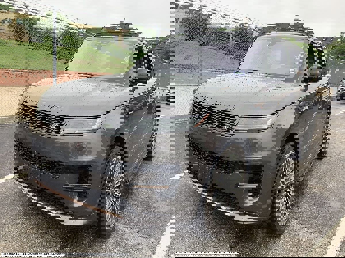 Used 2023 Land Rover Range Rover Sport SE Dynamic AWD/4WD image 4