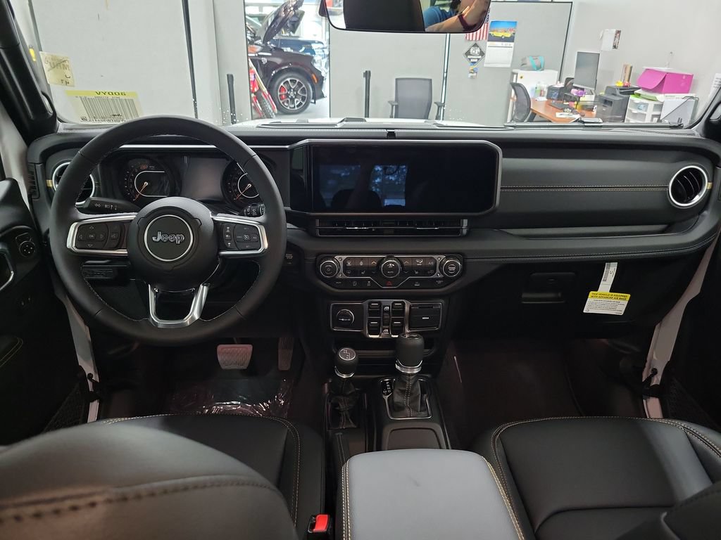 New 2026 Jeep Wrangler Unlimited Sahara w/ Technology Group AWD/4WD image 20