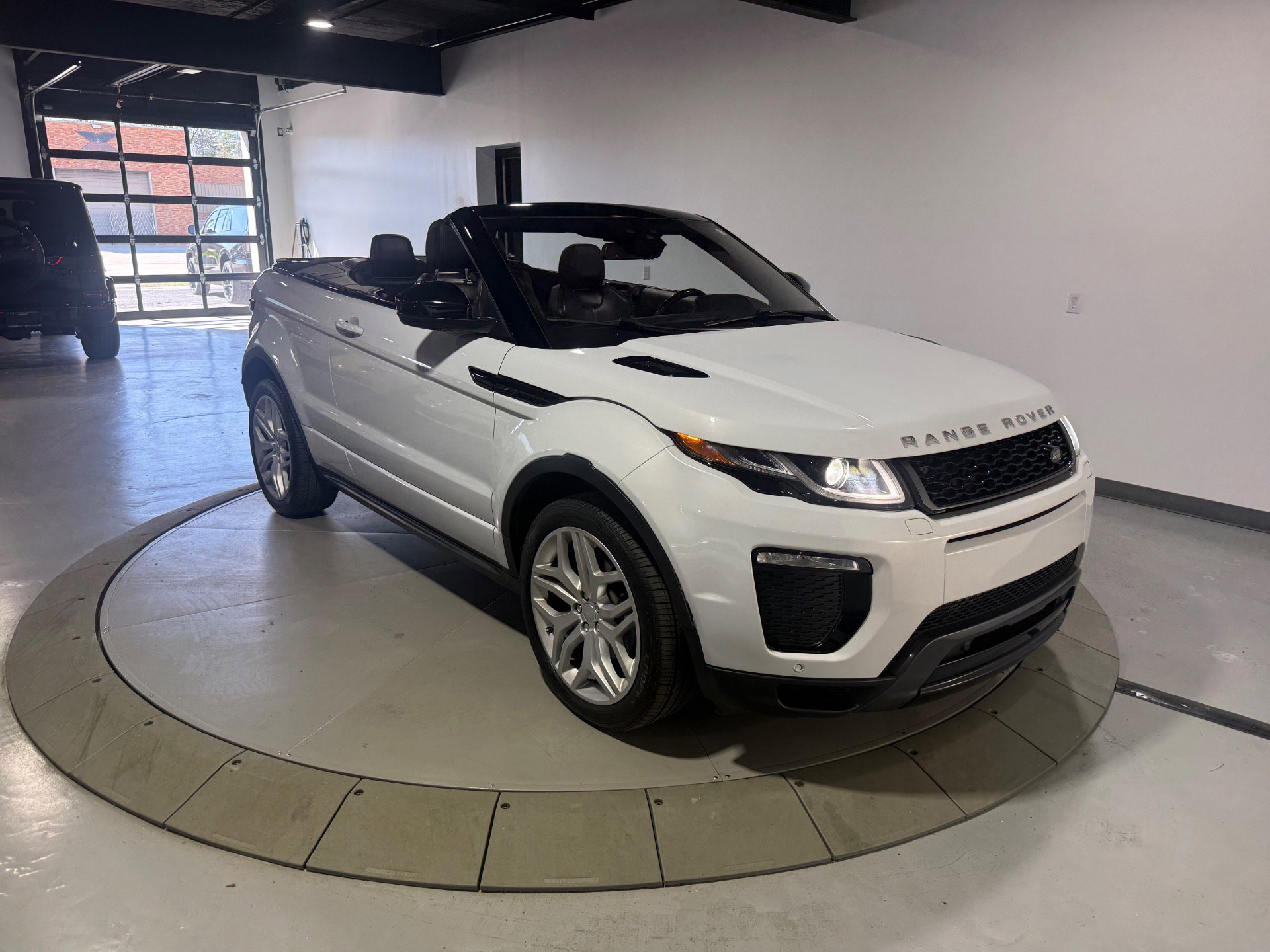 Used 2017 Land Rover Range Rover Evoque HSE Dynamic image 18