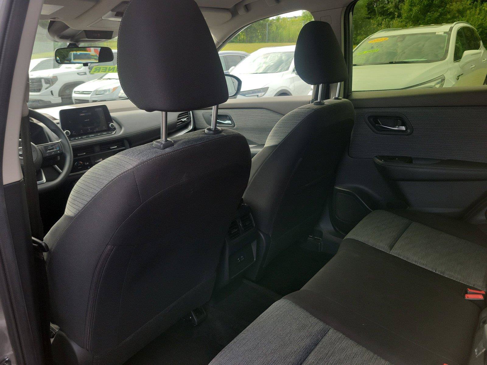 Used 2023 Nissan Rogue SV AWD/4WD image 14