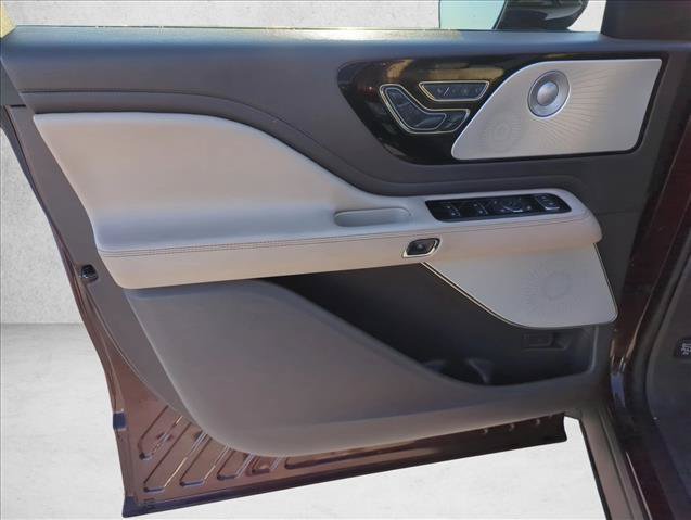 Used 2022 Lincoln Aviator Reserve w/ Equipment Group 201A AWD/4WD image 12