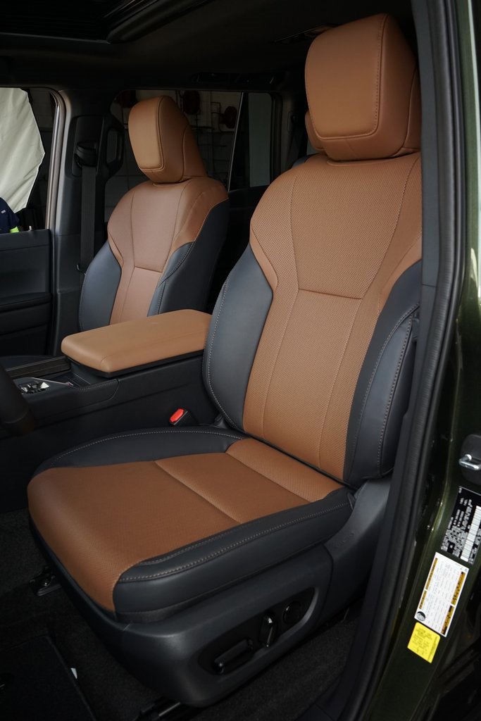 Used 2025 Lexus GX 550 image 6